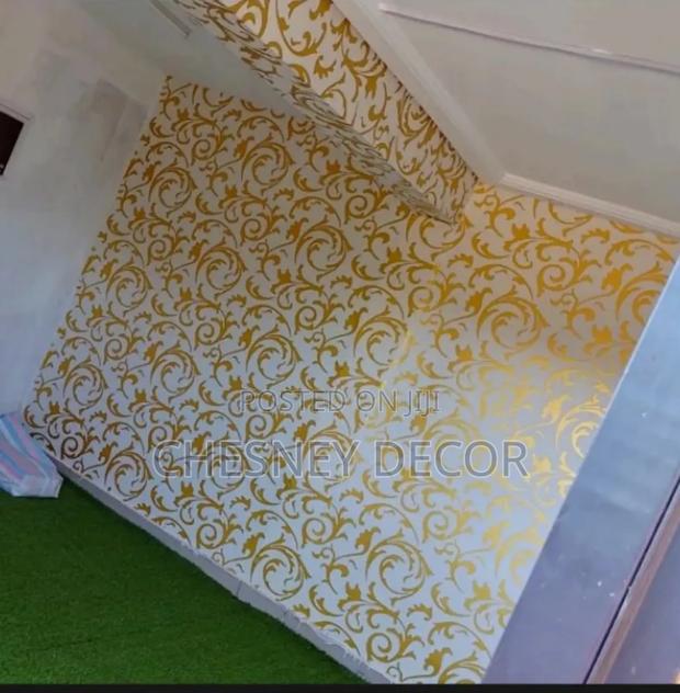 Gold and White Wallpaper - main view