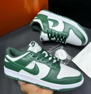 SB Dunk Green Size 44 at 3100 - thumbnail 2