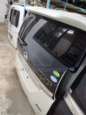 Nissan Serena C27 Tailgate