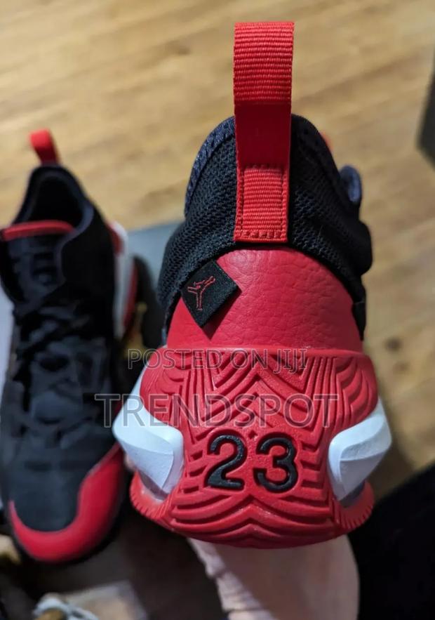 *Jordan Stay Loyal* Size 40___________44.Price *Ksh3500*