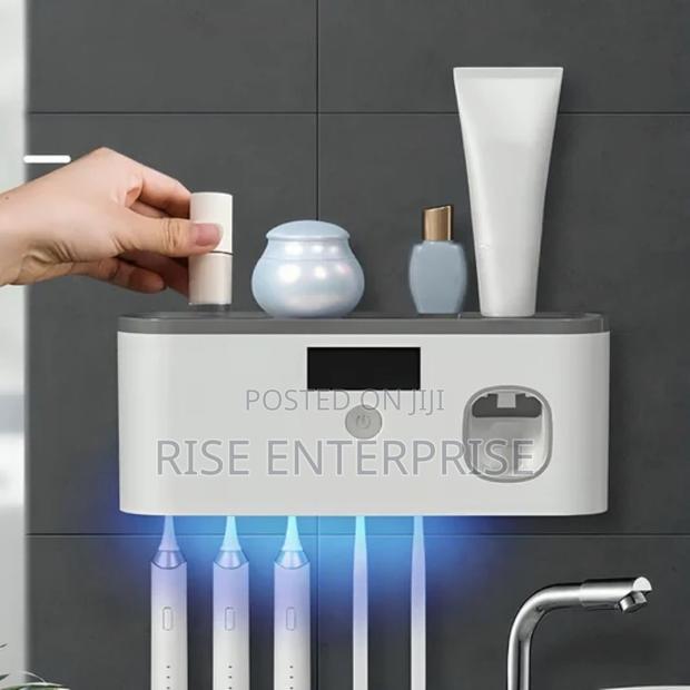 USB/Solar Recheargeable UV Sterlization Toothbrush Dispenser