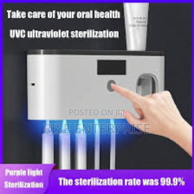 Intelligent UV Toothbrush Sterlization Dispenser - main view