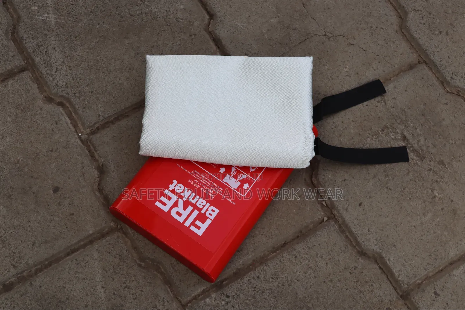 Flame Retardant Blanket (1.2m × 1.2m)