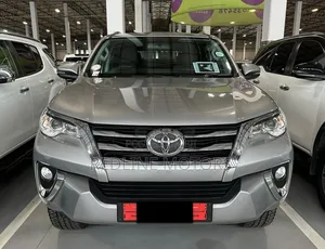 Toyota Fortuner 2.4 D RWD 2018 Gold