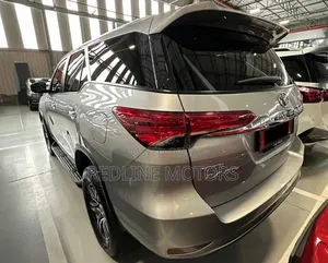 Toyota Fortuner 2.4 D RWD 2018 Gold