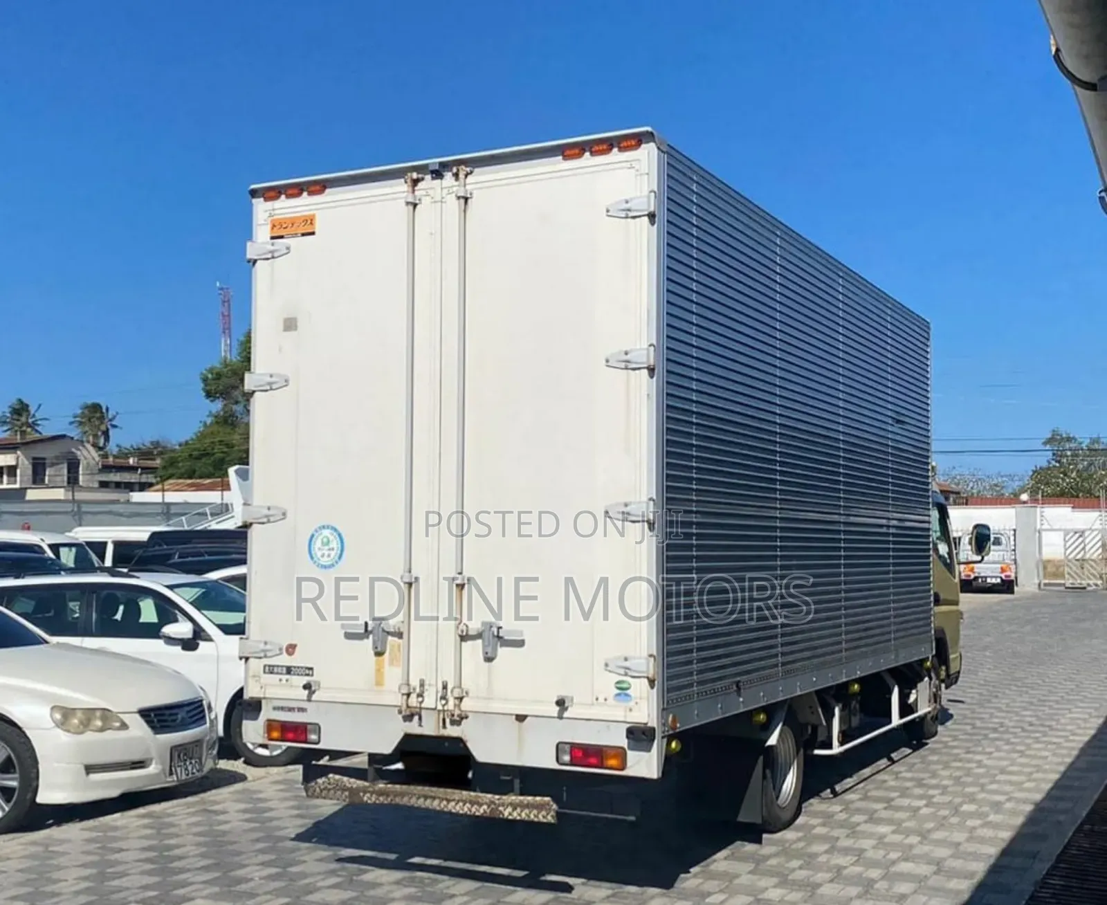 Mitsubishi Fuso Truck Beige