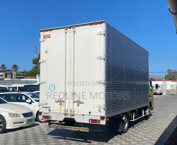 Mitsubishi Fuso Truck Beige - thumbnail 7