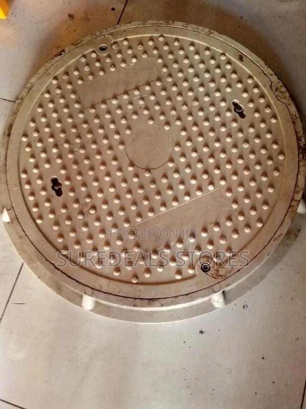 Round Manhole Cover - main view