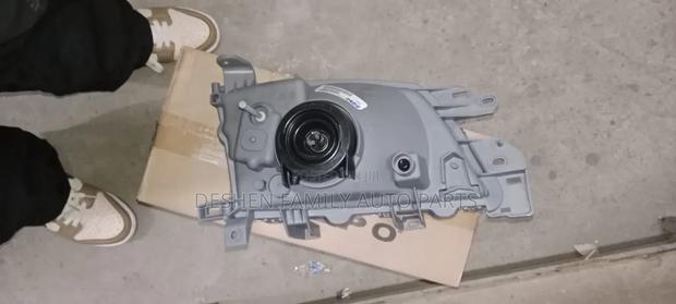 Subaru Forester SF Headlight/ Headlamp - thumbnail 2
