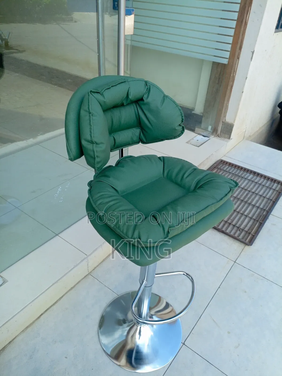 Super Stool Bar Stool