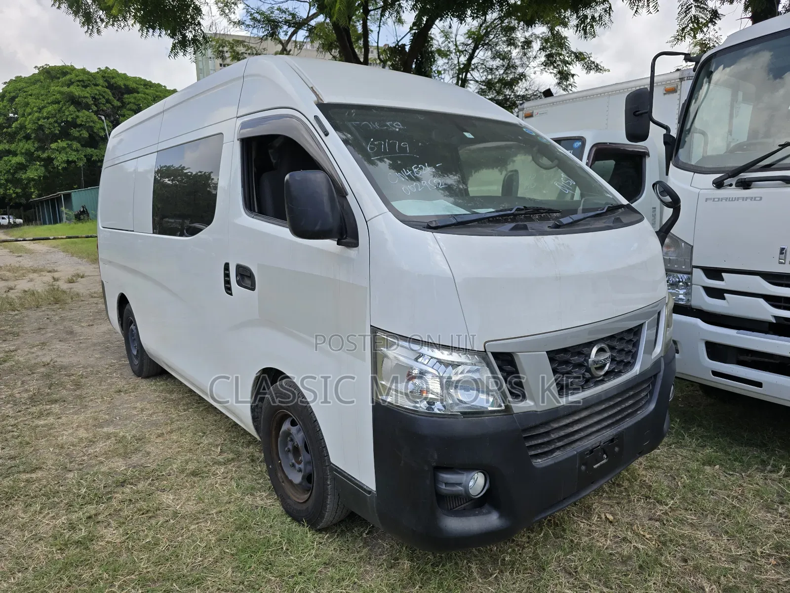 Nissan Caravan (Urvan) 2017 White