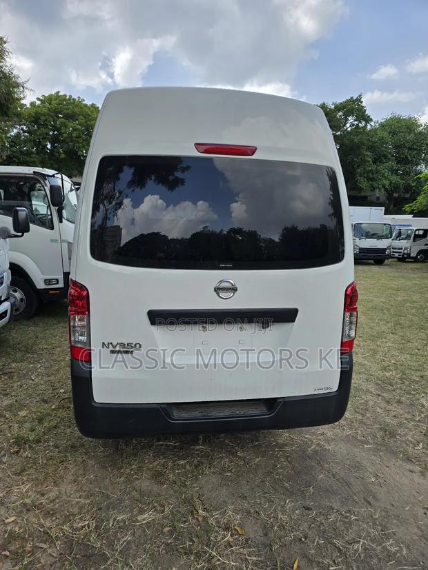 Nissan Caravan (Urvan) 2017 White - thumbnail 7