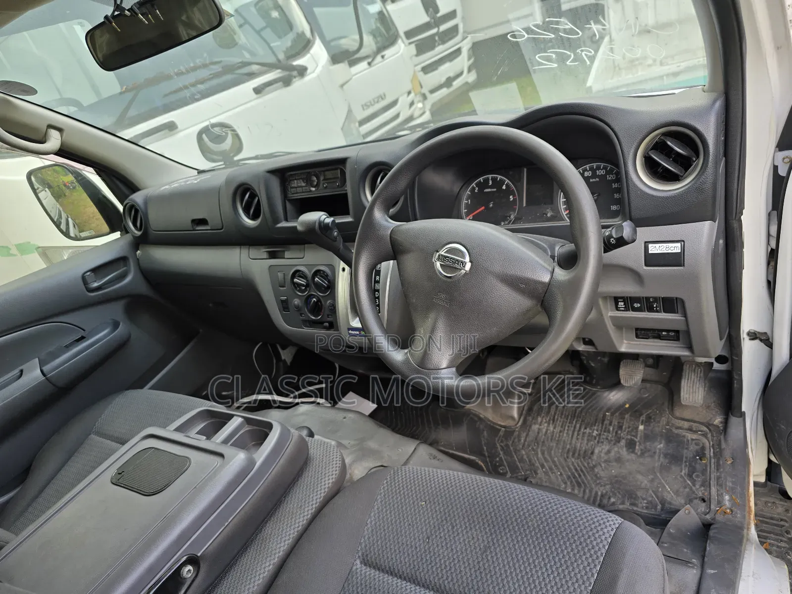 Nissan Caravan (Urvan) 2017 White