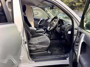 Toyota Land Cruiser Prado 2.8 2017 Silver