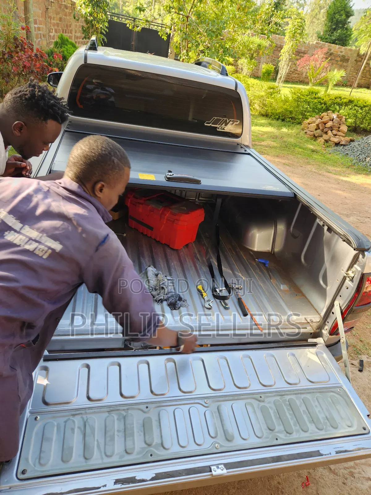 Pickup Truck Tonneau Bed Cover Is Designed