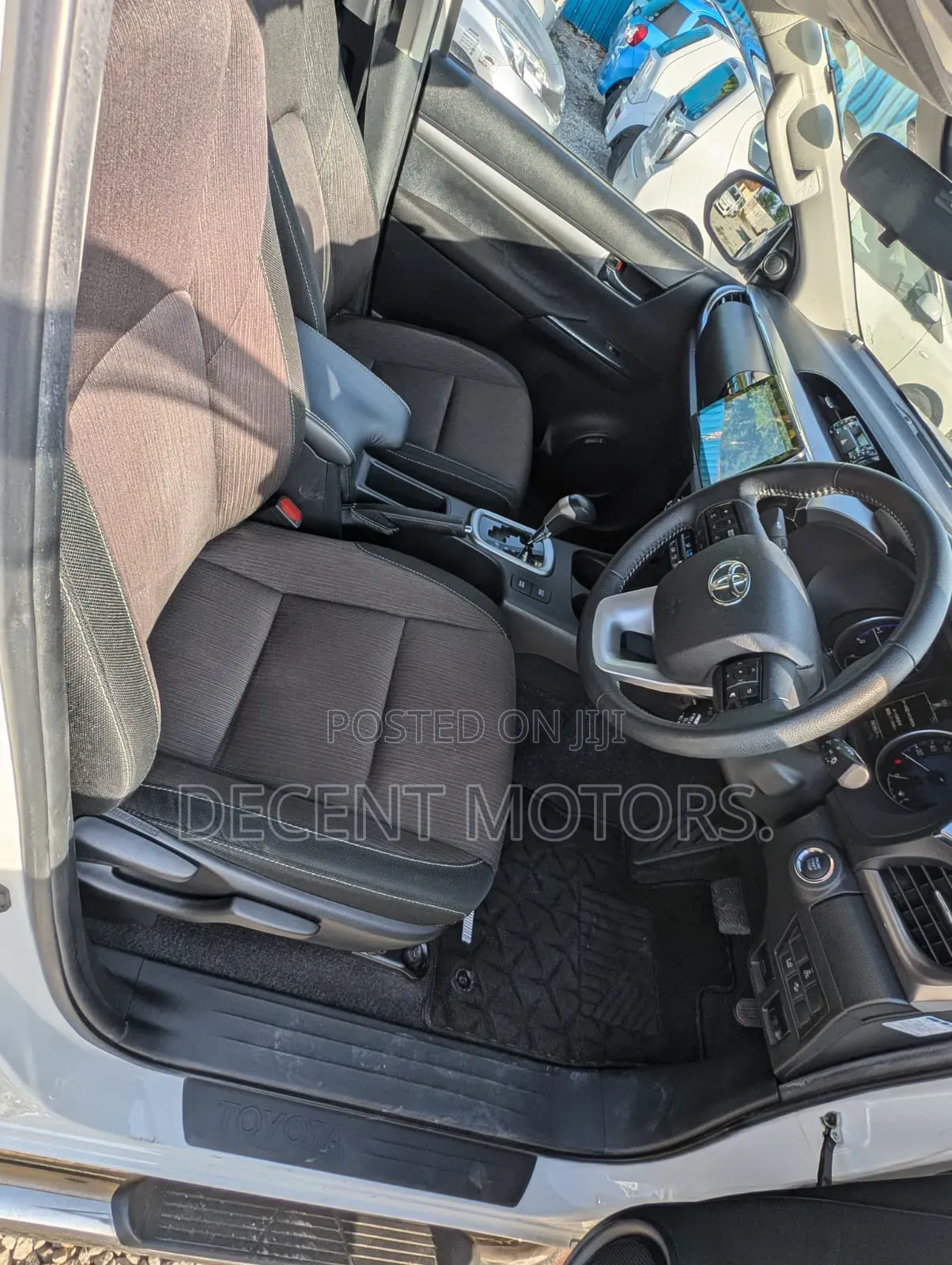 Toyota Hilux SR5 4x4 2018 White