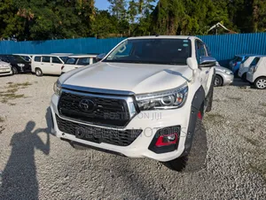 Toyota Hilux SR5 4x4 2018 White
