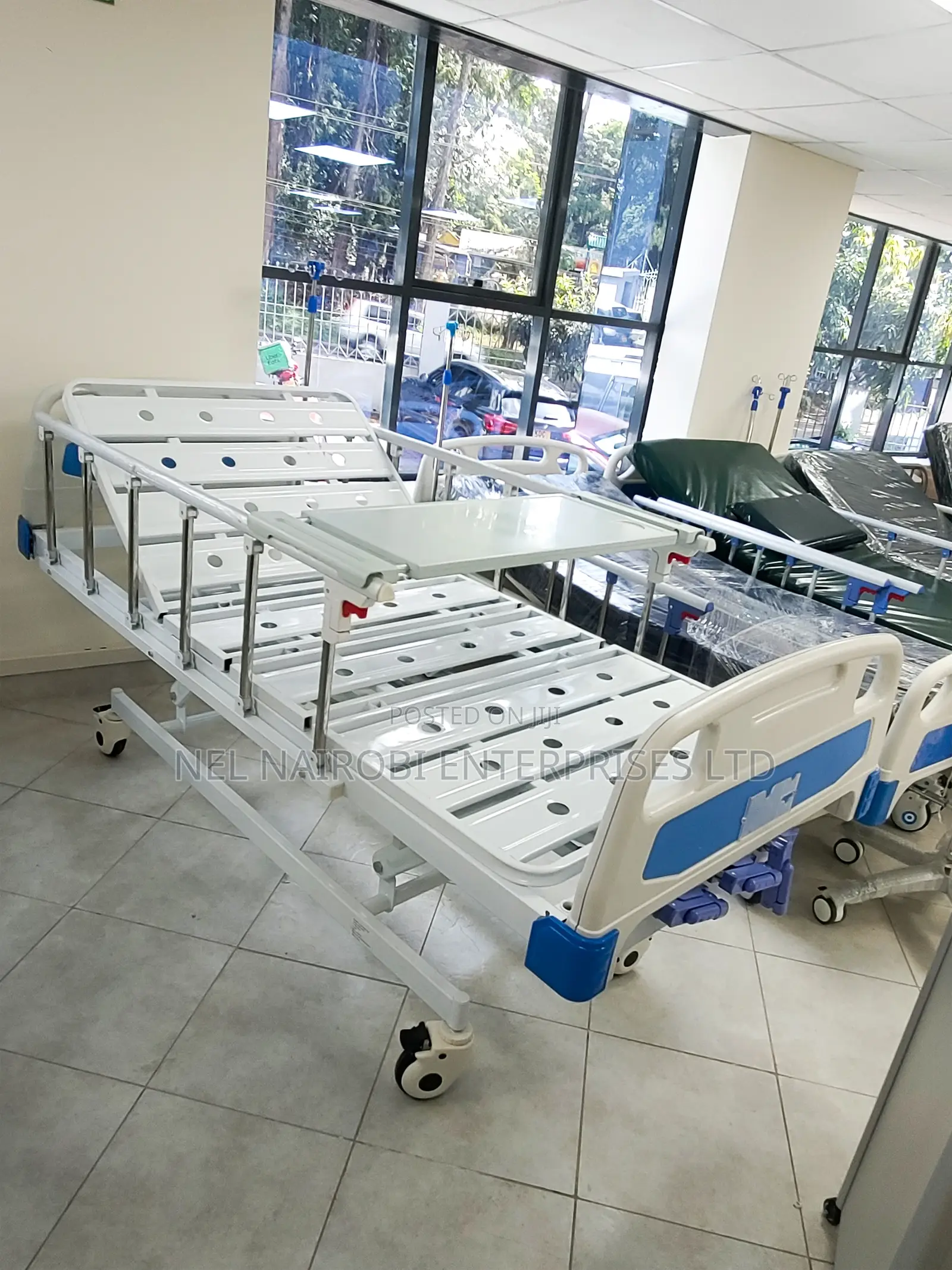 Abs Three Crank Hospital Bed (Cm035)