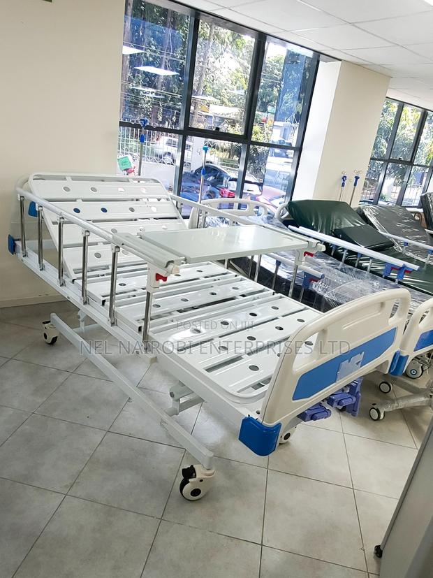 Abs Three Crank Hospital Bed (Cm035)