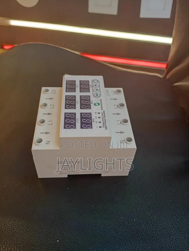 4P 63A Three-Phase Digital Adjustable Voltcage Potective
