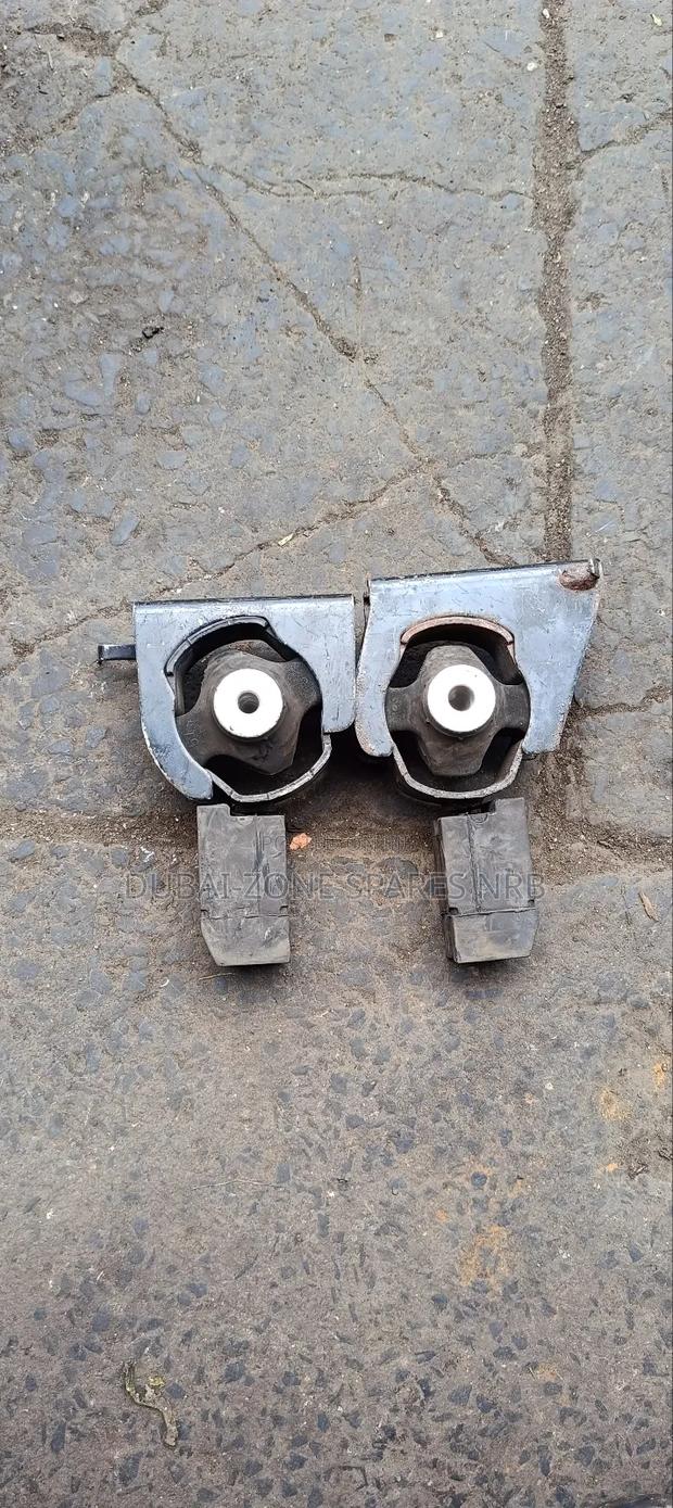 Lower Gearbox Mounts Wish, Voxy, Noah, Premio.