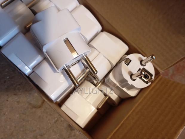Socket Universal Travel UK EU Adapter - main view
