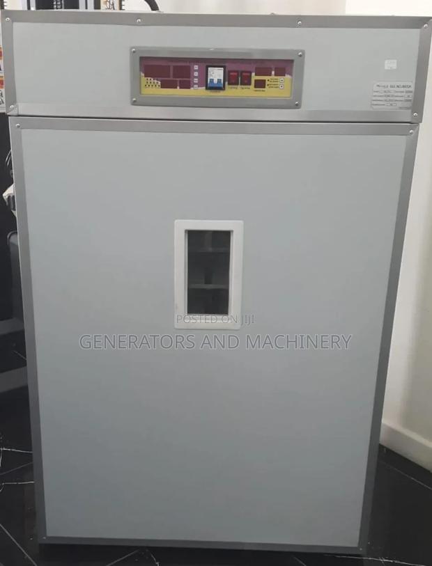 880eggs Capacity Incubator - main view