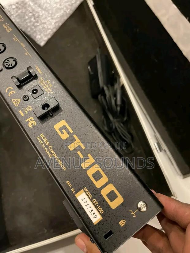 BOSS GT-100 Amp/Effects Processor - thumbnail 3