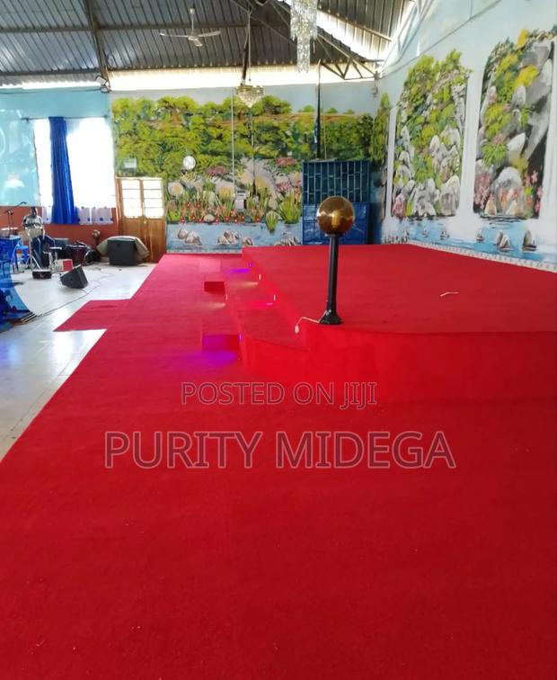 Red Dotted Wall to Wall Carpets - thumbnail 2