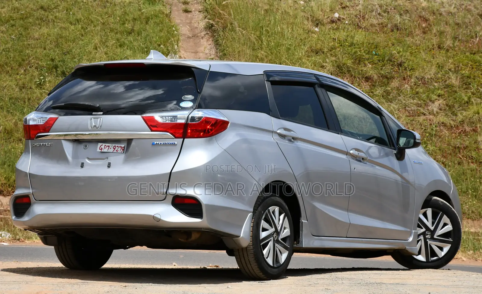 Honda Fit Shuttle 2017 Silver