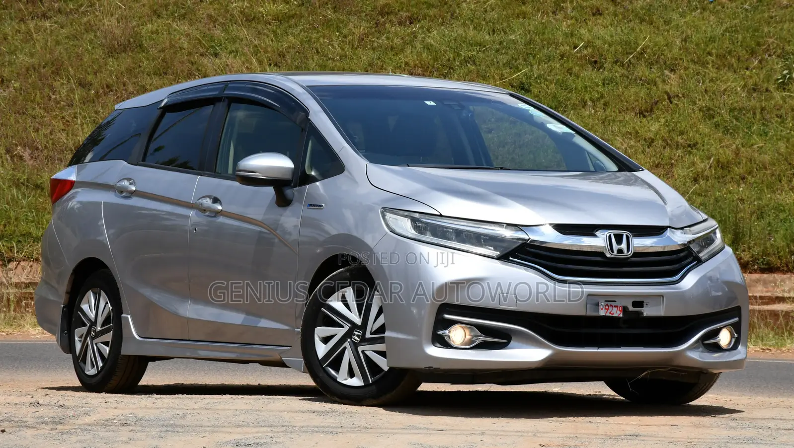 Honda Fit Shuttle 2017 Silver