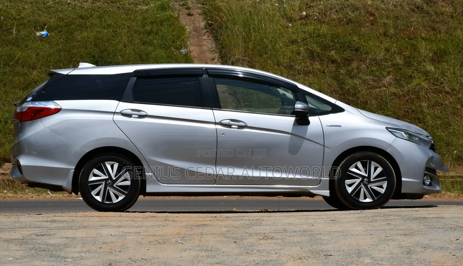 Honda Fit Shuttle 2017 Silver