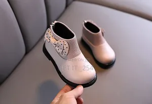 Girl's Boots (Small Fitting Go For The Next Size)
Size: 21_