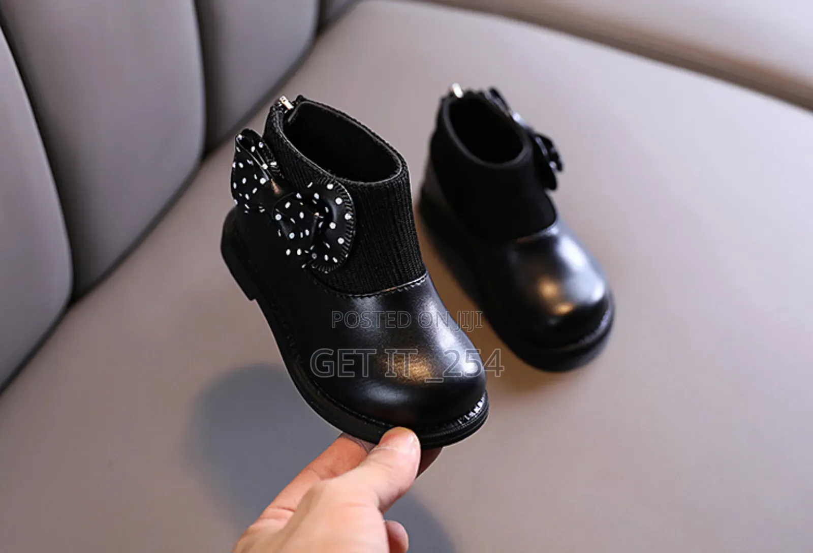 Girl's Boots (Small Fitting Go For The Next Size)
Size: 21_