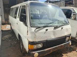 Nissan Caravan (Urvan) 1999 Blue