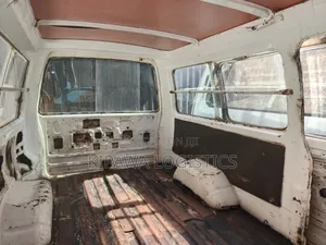 Nissan Caravan (Urvan) 1999 Blue
