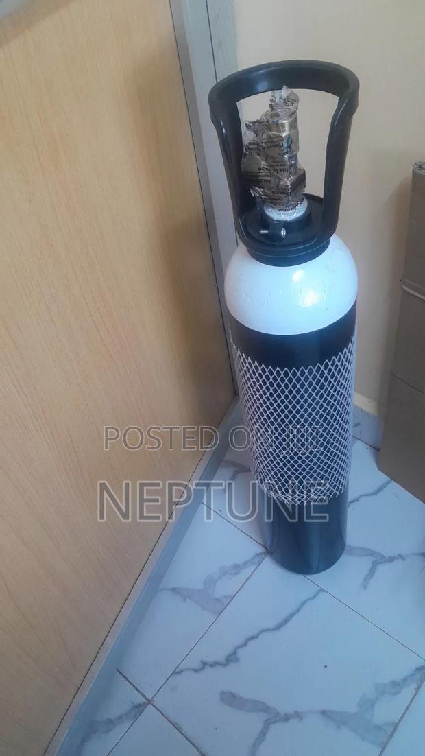 Oxygen Tank/Oxygen Cylinder - main view