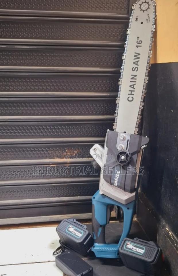 Strong Cordless Makita Chainsaw - main view