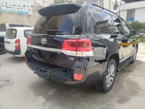 Toyota Land Cruiser 4.6 V8 ZX 2018 Black