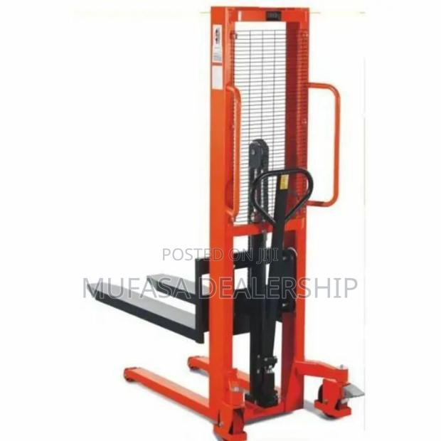Hydraulic Manual Stacker Machine - main view