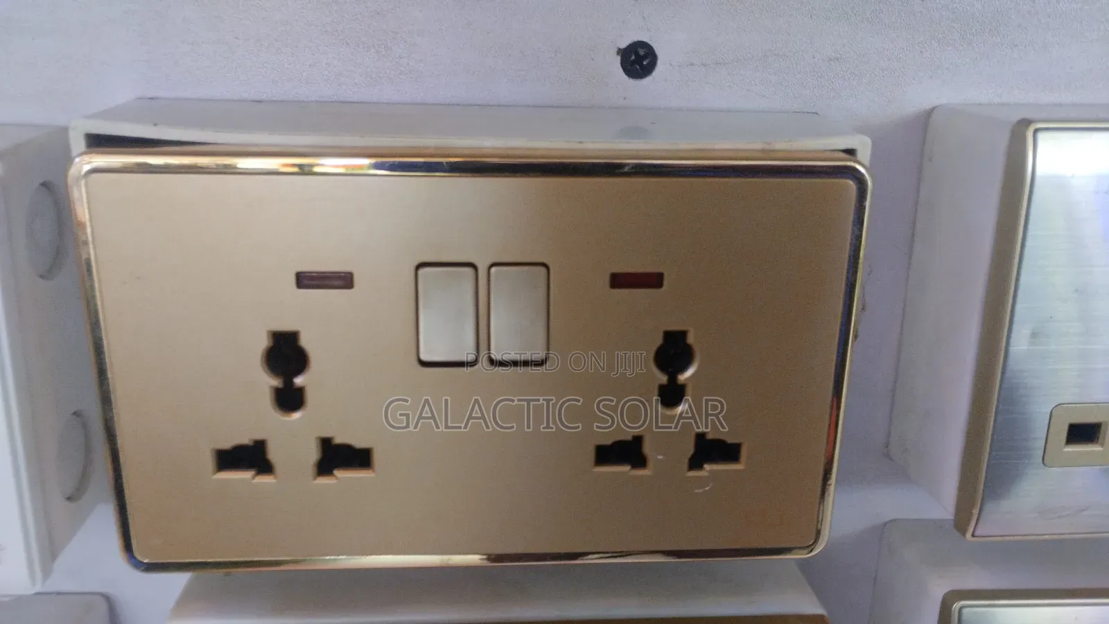 Universal Twin Socket