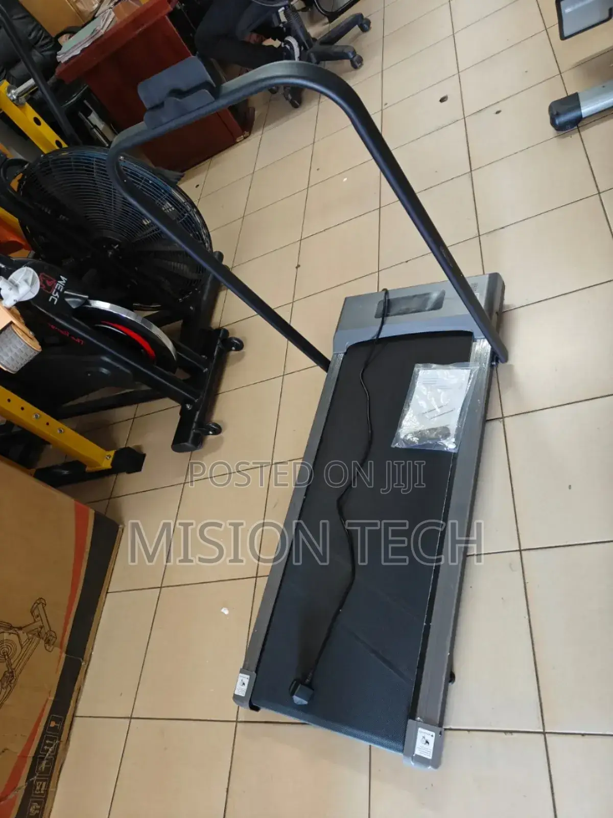 Foldable Walking Pad
(Mini Treadmill)