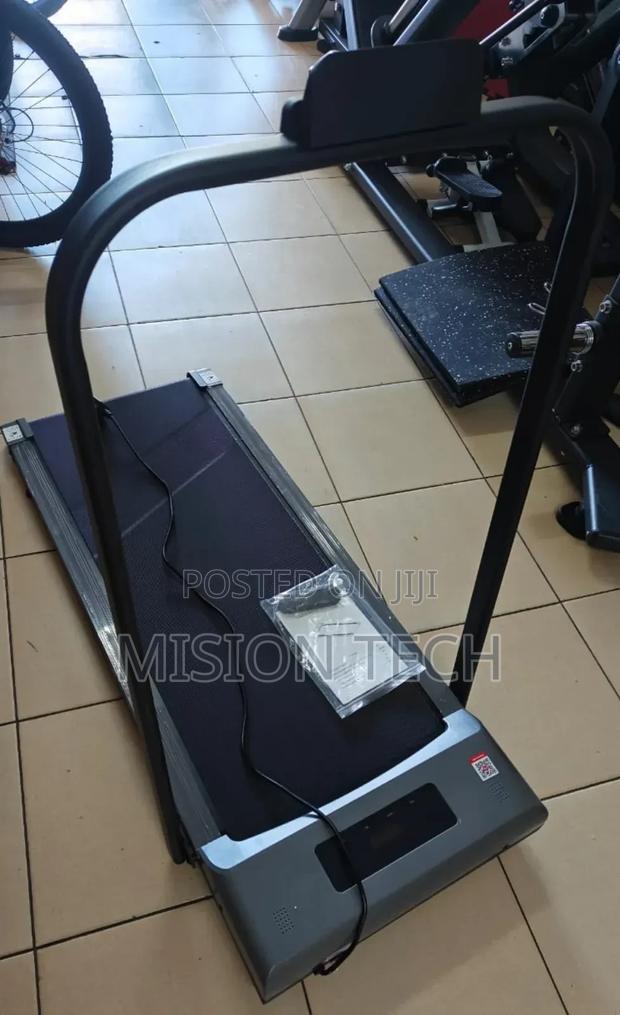 Foldable Walking Pad
(Mini Treadmill)
With a Phone Hold3
°°