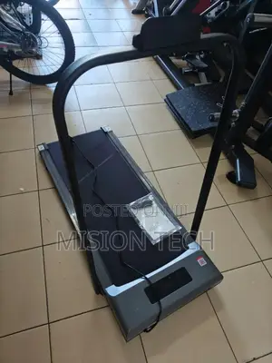 Foldable Walking Pad
(Mini Treadmill) 
With a Phone Hold3°°