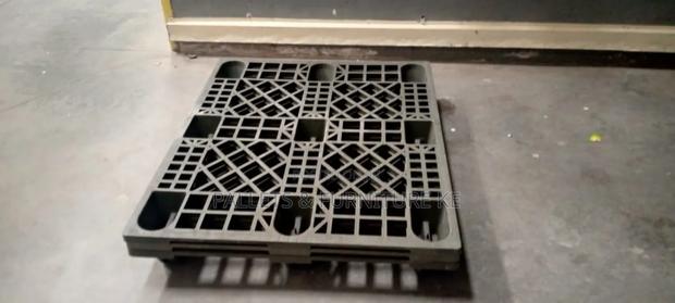 Nestable Plastic Pallet - main view