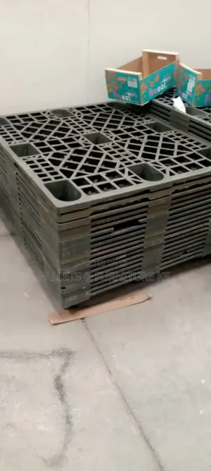 Nestable Heavy Duty Plastic Pallet