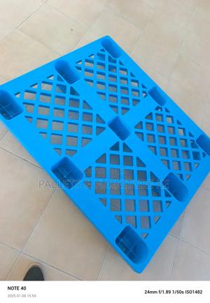 Flat Top Plastic Pallet - thumbnail 2