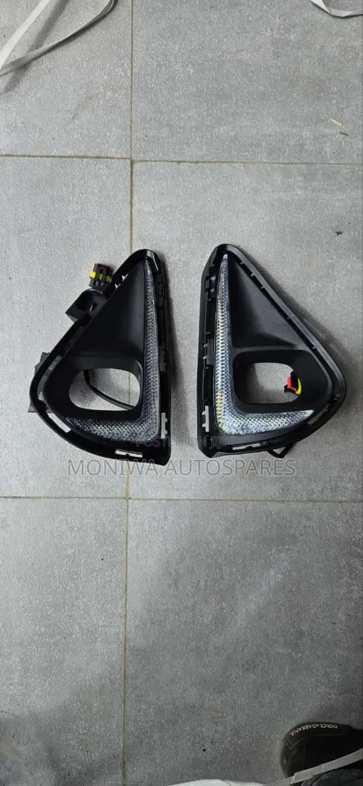 Fog Light Covers Toyota Fielder 2010 With DRL