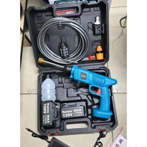 Makita 128v Cordless High Pressure Washer Has 2 Batteries