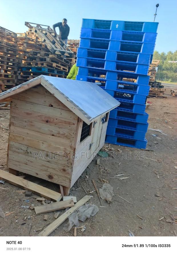 Furry Stay Kennel - main view